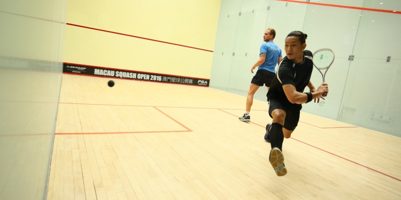 Elvinn Keo and Joshua Larkin in action