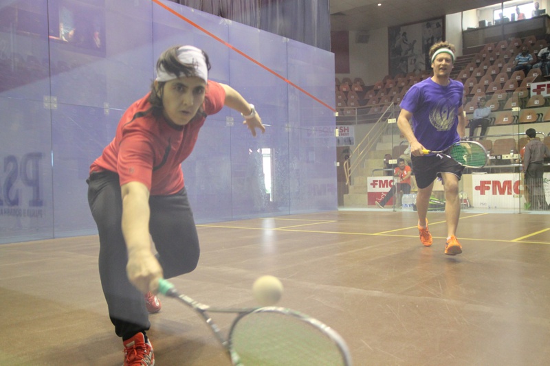 Maria Toorpakai Wazir on court with coach Jonathon Power